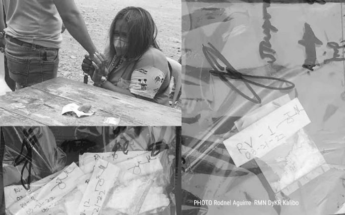 Police nabbed a 43-year old woman in a buy-bust operation in Barangay Estancia, Kalibo.
