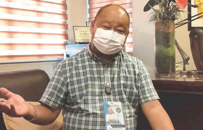 “Hindi naman talaga natin tinanggal ‘yong mga posters sa mga private spaces. So, technically ‘yung Operation Baklas is not really that aggressive na talagang papasok tayo sa mga bahay-bahay para kunin 'yong campaign materials,” says Atty. Wilfred Jay Balisado, director of the Commission on Elections in Western Visayas. IME SORNITO PHOTO