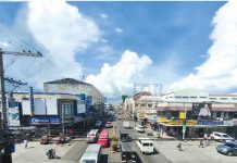‘NEW NORMAL’ Public transportation in areas under Alert Level 1 such as Iloilo City shall be at full seating capacity. All establishments, persons or activities, are allowed to operate, work, or be undertaken at full on-site or venue/seating capacity provided it is consistent with minimum public health standards. Photo shows Iloilo City’s busy Iznart Street in the downtown area. PN PHOTO