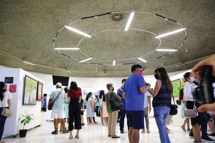 The PHILOFLORA Art Exhibition featuring After Clinic Group opened on March 27, 2022, at Panublion Museum in Roxas, City. Ronnie Dadivas FB page.