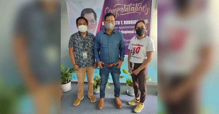 Department of Labor and Employment 2021 Media Awards winners Glenda Tayona (right), Elyrose Naorbe (left) with Regional Director Sixto Rodriguez Jr. during a courtesy visit at the DOLE Regional Office No. 6 in Iloilo City. DOLE-6 PHOTO