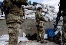 Ukrainian service members at a checkpoint in the city of Zhytomyr, Ukraine February 27, 2022 after Russia launched a massive military operation against Ukraine. VIACHESLAV RATYNSKYI/REUTERS