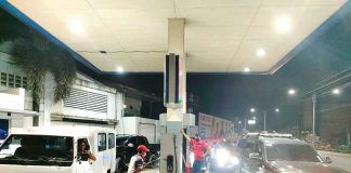 Vehicles in Iloilo City are waiting for their turn to refuel at a gas station on Monday night, hours before another round of fuel price increase will take effect. PN PHOTO
