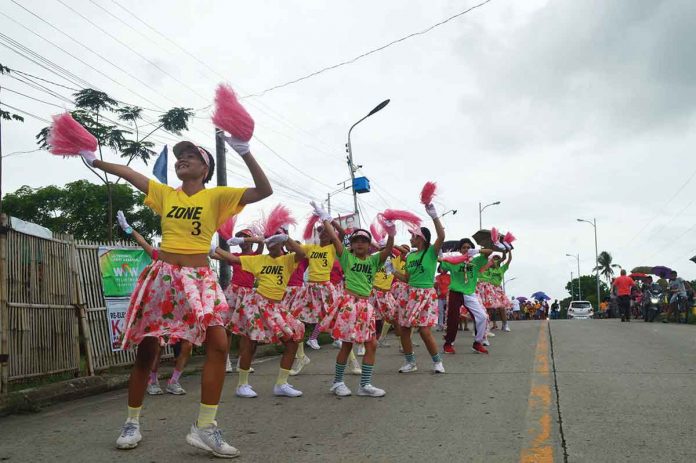 1 Zone 3 representatives happily dance during the ‘Ice Cream Day’ parade.