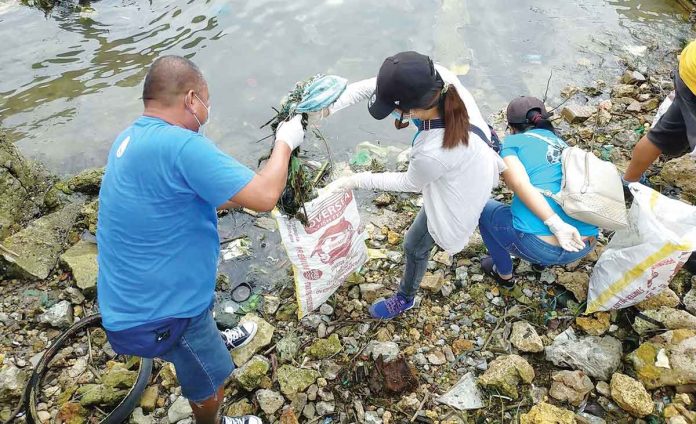 ‘Invest In Our Planet’ is Earth Day 2022 theme, sounding out the call to all humans on Earth to make environmental actions such as coastal cleanup, tree or mangrove planting, to minimize the impacts of climate change and sustain our Planet Earth – the only home we will ever have – and thereby sustain our own lives, too./DENR 6