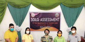 Valderrama, Antique Mayor Mary Joyce Monterona Roquero with the Regional Assessment Team (RAT) of the Department of Interior and Local Government (DILG) in Region 6 for the 2022 Seal of Good Local Governance (SGLG) assessment. LGU Valderrama FB Page