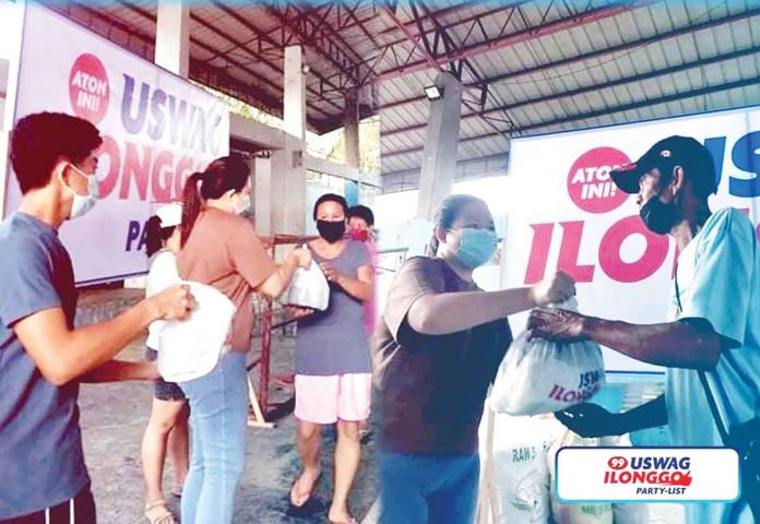 front-uswag-pic People displaced by massive flooding due to Tropical Depression “Agaton” receive relief goods from Uswag Ilonggo regional party-list. Uswag Ilonggo prioritizes the welfare of every Ilonggo family.