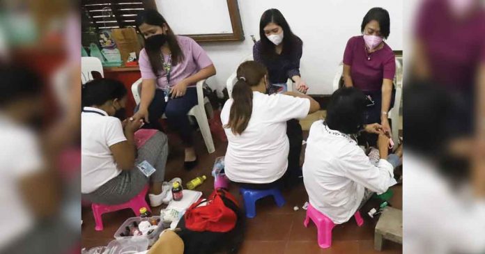 Women employees of the Iloilo City government gets treated to free pedicure and manicure – a unique ways to honor their service during the National Women’s Month. PHOTO FROM MAYOR JERRY TREÑAS FACEBOOK PAGE