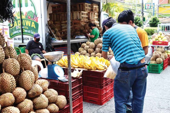 kadiwa In the recent “Kadiwa On-Wheels” in Iloilo City, various Region XI farm produce were featured such as durian, lakatan and cardava bananas, mangosteen, lansones, marang, jackfruit, pomelo, pineapple, avocado, and other tropical fruits. DA-6 PHOTO