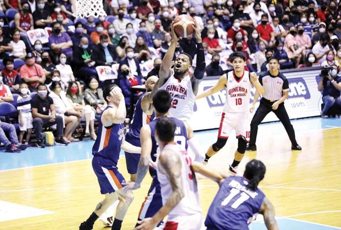 sports-PBA Barangay Ginebra San Miguel Kings’ Justin Brownlee pulls up for a basket while being surrounded by Meralco Bolts’ defenders. PBA MEDIA BUREAU