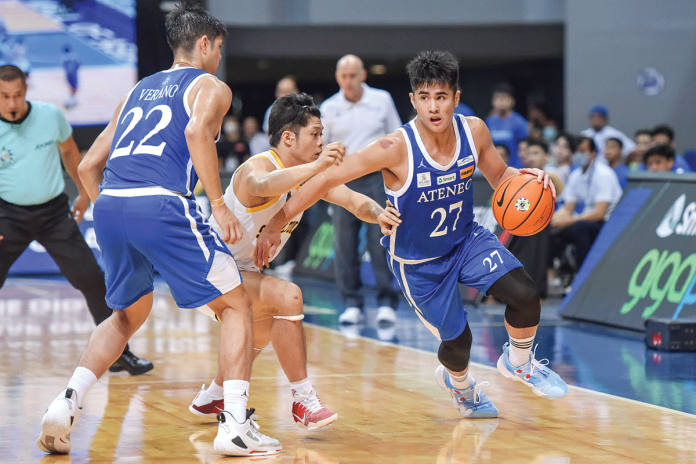 sports-ateneo Bacolodnon Samjosef Belangel of Ateneo de Manila University Blue Eagles wards off the defense of University of Santo Tomas Growling Tigers' Jamba Garing. UAAP MEDIA BUREAU