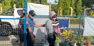 Murder suspect Rudelyn Sumbong is being ushered by a policemen to the New Lucena, Iloilo police station. She is a suspect in the killing of her employer, businesswoman Claire Diergos in Pavia, IIoilo. GEOVANNI FAJARDO/PN