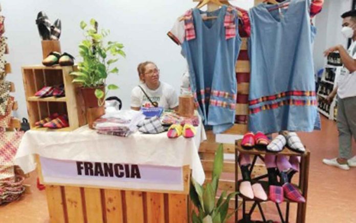 antique-products Dresses and shoes with “patadyong” or the handwoven fabric made in Antique are displayed at a recent trade and tourism fair. PNA FILE PHOTO BY ANNABEL CONSUELO J. PETINGLAY
