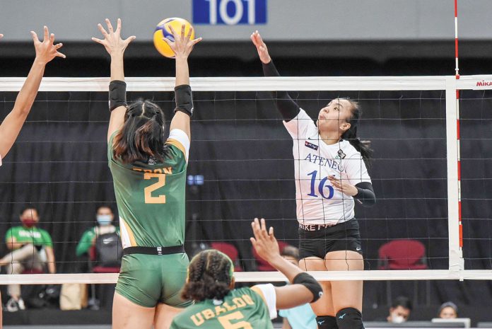 ateneo Ateneo de Manila University Lady Eagles’ Lyann de Guzman had her shot blocked by the defense of Far Eastern University Lady Tamaraws’ Lycha Ebon. UAAP MEDIA BUREAU PHOTO