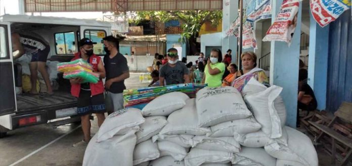city-fire The City Social Welfare and Development Office extends food and non-food items to families affected by the fire in Barangay Rizal in La Paz district on Monday (May 9, 2022). The fire left an estimated damage of over PHP1 million, according to the report of the Bureau of Fire Protection. PHOTO COURTESY OF ILOILO CITY GOVERNMENT FB PAGE