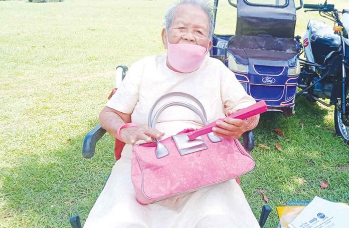 front-pic NOT TOO OLD TO VOTE. Centenarian Lucila Sobrevega Sobremisana of New Lucena, Iloilo says she is exercising her right to vote, notwithstanding her advanced age. PHOTO BY IME SORNITO