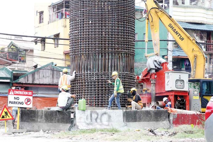 next-admin Construction is in full swing for the North Luzon Expressway-South Luzon Expressway connector along Antipolo Street in Sampaloc, Manila. The eight-kilometer, all elevated four-lane toll expressway will extend the NLEX southward from the end of Segment 10 in C3 Road, Caloocan City to the Polytechnic University of the Philippines-Sta. Mesa in Manila and connect the Skyway Stage 3. PNA