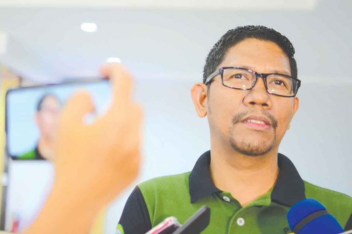 pdea “Baka may mga bagong drug personalities. Depende sa mga barangay officials how they maintain their area drug-free,” says Director Alex Tablate of the Philippine Drug Enforcement Agency in Region 6.