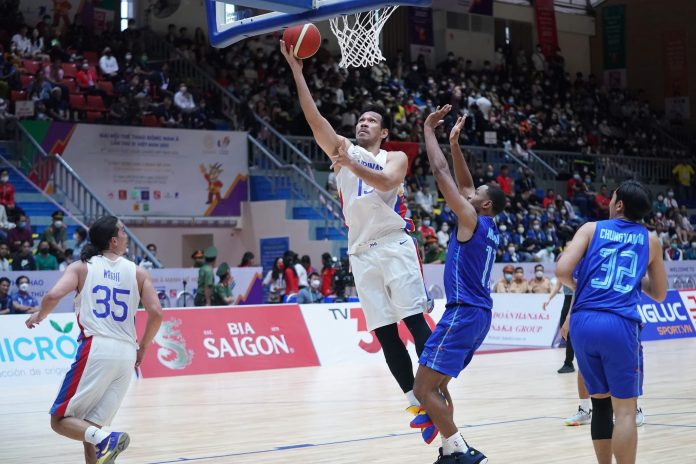 sports gilas pic and caption Gilas Pilipinas’ June Mar Fajardo easily scores a layup against Thailand’s Moses Morgan during their 31st Southeast Asian Games match. PSC MEDIA PHOTO