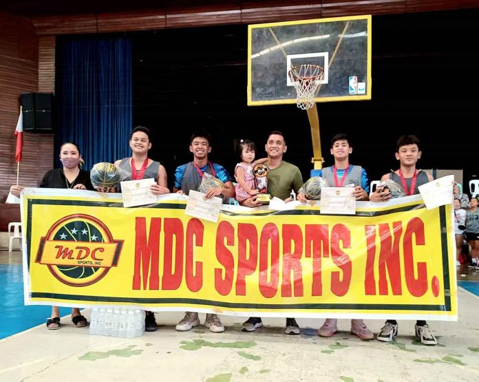 sports-thunder-pic-and-caption Team Thunderbolts/El Tzino were awarded for ruling the 15-and-under category of the MDC 3x3 Bacolod City Champions over the weekend. PHOTO COURTESY OF ALAINE DIAZ DE LEON/MDC 3X3 BASKETBALL
