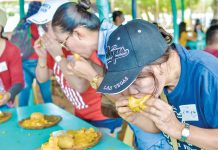 Manggahan Festival of Guimaras Island this year will still be a pared down celebration due to the coronavirus disease 2019 pandemic. This file photo shows people eating Guimaras’ sweet mangoes in the so-called “eat all you can” festival event. PN PHOTO