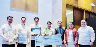 Team Libertad headed by Mayor Mary Jean Te (second from right) receives a plaque of recognition and symbolic check prize for Libertad, Antique’s being declared as “Best Implementor of Population and Development (PopDev) Integration” in the nationwide 2022 Kaunlarang Pantao Award of the Commission on Population and Development. PHOTO FROM MAYOR BEBOT NICOPIOR-TE FACEBOOK PAGE