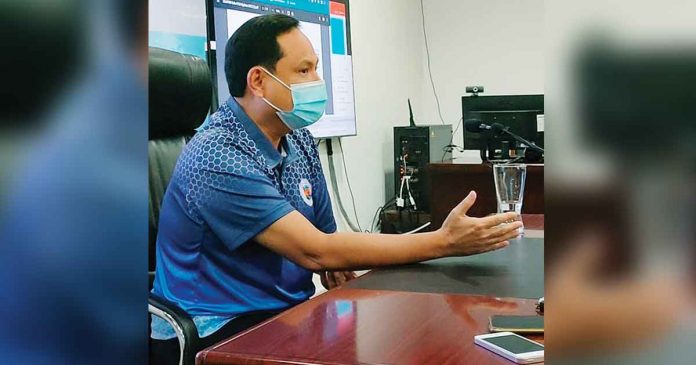 defensor (2) Iloilo’s Gov. Arthur Defensor Jr. assures the public that hospitals have long prepared for surges in dengue cases. They may expand their bed capacities, too.