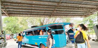Passengers disembark from a provincial jeepney at the transport terminal in Barangay Ungka, Jaro, Iloilo City. To enter they city they must transfer to a city loop jeepney. PN PHOTO