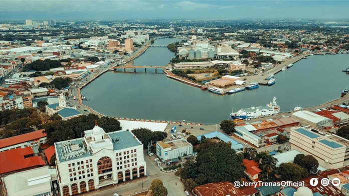 front-pic Iloilo City seeks to become a more livable metropolis. Crucial to achieving this is ensuring its peace and order. It will soon be operating a centralized emergency operation center with over 300 security cameras serving as its “eyes on the ground.” PHOTO FROM MAYOR JERRY TREÑAS’ FACEBOOK PAGE