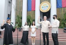 Solons back Lacson’s 2nd term Negros Occidental’s Gov. Eugenio Jose Lacson take his oath for his second consecutive term at the provincial capitol in Bacolod City. PHOTO BY DOMINIQUE GABRIEL G. BAÑAGA