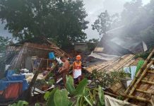 Twister rips 15 Pototan houses These houses, or what remains of them, were struck by a tornado in Pototan, Iloilo. PHOTOS FROM MDRRMC - POTOTAN
