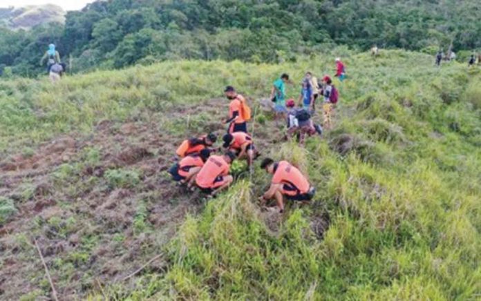 region-antique Personnel of various national government agencies in Antique join the simultaneous nationwide tree planting activity in celebration of the Environment Month in Barangay Osorio, San Remigio, Antique on June 8, 2022. PHOTO COURTESY OF PROVINCIAL ENVIRONMENT AND NATURAL RESOURCES OFFICE OF ANTIQUE)
