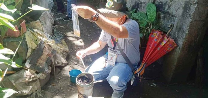 region-deng A personnel of the Antique Integrated Provincial Health Office conducts dengue vector surveillance in Bbarangay Maybato Sur, San Jose de Buenavista, Antique on June 8, 2022. PNA PHOTO COURTESY OF ANTIQUE IPHO