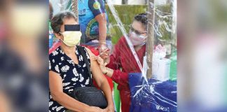 A resident of Sibalom, Antique is being vaccinated against coronavirus disease. Photos from Nutriskwela Radyo Kaabyanan Facebook page