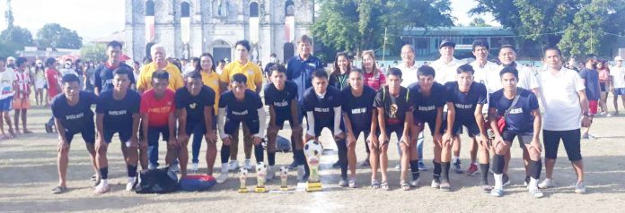 sports-barotac Members of the Barotac Nuevo Selection display their championship trophy along with the individual awards after beating the Panay U-19 team in the Mayor BP Biron Men’s Open Football Invitational. PHOTO COURTESY OF EDWIN CARO LARU-AN