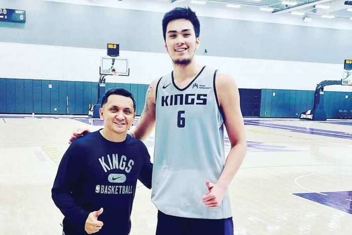 sports-kai Filipino center Kai Sotto poses with retired PBA cager Jimmy Alapag who served as assistant coach for Stockton Kings, an NBA G-League affiliate of NBA squad Sacramento Kings. PHOTO COURTESY OF SACRAMENTO KINGS