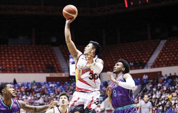 sports-san Ilonggo Jericho Cruz of San Miguel Beermen scores on a one-hander during their game against Converge FiberXers. PBA MEDIA BUREAU