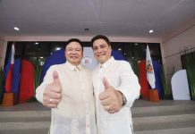 Mayor Jerry Treñas of Iloilo City flashes the thumbs up sign together with Sen. Juan Miguel Zubiri who administered his oath of office yesterday at city hall. CITY GOV’T PHOTO