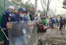 Clearing of city road obstructions resumes Obstructions encroaching on Iloilo City’s roads are being removed. The city government has revived its campaign to clear public spaces of illegal structures. ARNEL PALCULLO/PN