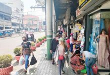 Suspend or amend? Still no final decision on Iloilo City’s facemask ordinance The sidewalks and businesses in downtown Iloilo City are thriving once more after two years of pandemic-induced restrictions. Local businesses are gradually recovering but they are not yet out of the woods. PN PHOTO