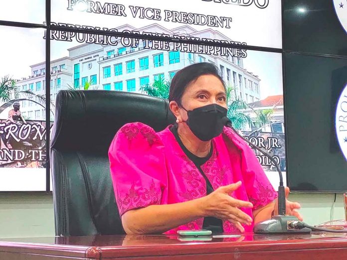front-leni-pic-and-caption “Ngayon parang limitless na ‘yung opportunities to partner. I am excited for what is to come. Sa tingin ko maraming-marami pwedeng gawin dito sa Iloilo,” says former Vice President Leni Robredo during a visit to the Iloilo provincial capitol on July 14, 2022. ELMER JOHN PALCULLO/PN