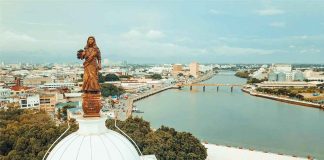 Iloilo City as seen from atop the city hall featuring the “Lin-ay sang Iloilo” bronze statue and the Iloilo River below. CITY MAYOR’S OFFICE PHOTO
