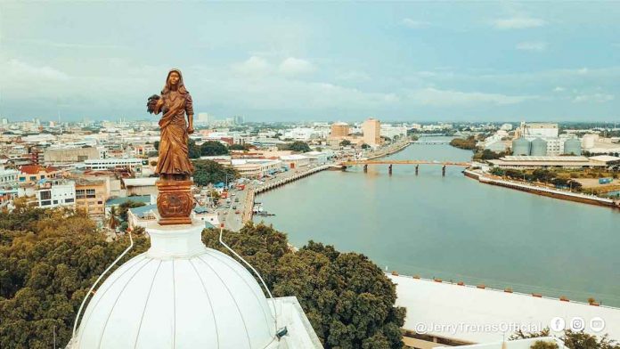 Iloilo City as seen from atop the city hall featuring the “Lin-ay sang Iloilo” bronze statue and the Iloilo River below. CITY MAYOR’S OFFICE PHOTO