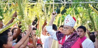 Archbishop Angel Lagdameo of Jaro is shown in this undated photo blessing palm fronds during a Palm Sunday church service. Lagdameo was appointed Archbishop of Jaro on March 11, 2000. His installation took place on May 9, 2000. PHOTO BY VINCENT VALENCIA