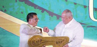 Former Guimaras governor Samuel Gumarin (left) hands the “key of responsibility” to his successor, Gov. JC Rahman Nava. PHOTO FROM PROVINCE OF GUIMARAS FACEBOOK PAGE
