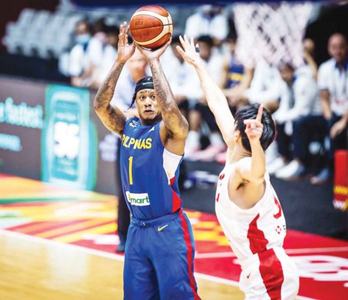 sports-japan Gilas Pilipinas’ Bobby Ray Parks Jr. pulls up for a three-pointer against a Japanese defender. FIBA PHOTO