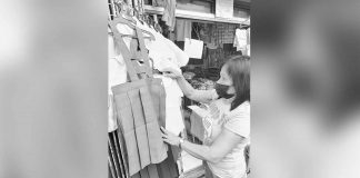 For the upcoming school year 2022-2023, learners will not be required to wear school uniform. Parents don’t have to worry anymore where to get the money to buy school uniforms. Photo shows school uniforms being sold along the sidewalks of Iloilo City’s downtown. ARNEL JOHN PALCULLO/PN