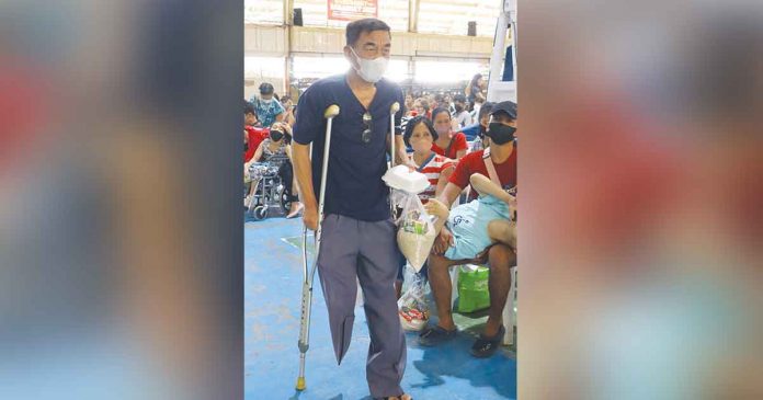 200-pwds A person with disability attending an “awareness training” on disability rights in Roxas City receives free food packs. PHOTO FROM MAYOR RONNIE DADIVAS’S FB