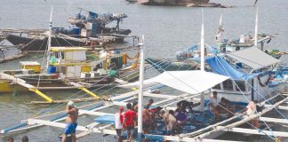 The Bureau of Local Government Finance recognizes Roxas City as top 4 in Year-on-Year Growth in Locally Sourced Revenues for Fiscal Year 2020-2021 and top 6 in Collection Efficiency of Locally Sourced Revenues for 2021. Roxas City Mayor Ronnie Dadivas attributed these recognitions to the cooperation of all stakeholders. Photo shows the small fisherfolks and motorboat operators in Roxas City who received fuel subsidy from the Bureau of Fisheries and Aquatic Resources on Friday, August 5, 2022. MAYOR RONNIE DADIVAS/FACEBOOK