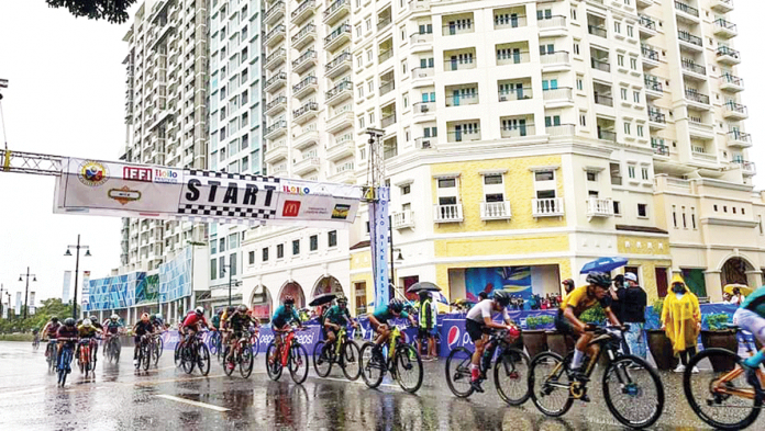 BRAVING THE RAIN. Bikers who participated in the Criterium Race (Mountain Bike Category) ignore the rain to showcase their biking prowess. Photos by Arniel John Palcullo and Iloilo Business Park FB page and Mayor Jerry Treñas FB page